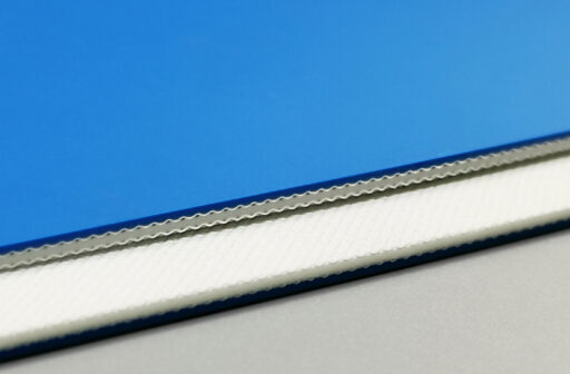 Banda esbelt con propiedad "frayless"